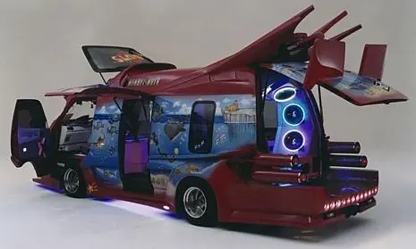 La furgoneta-discoteca del rey del tuneo