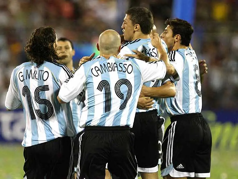 Argentina goleó por 4-1