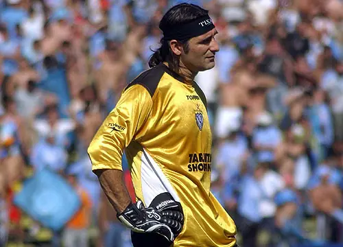 ¿Qué es de la vida del arquero Gastón Sessa?