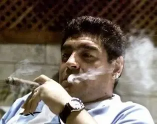 Las 10 contradicciones de Maradona