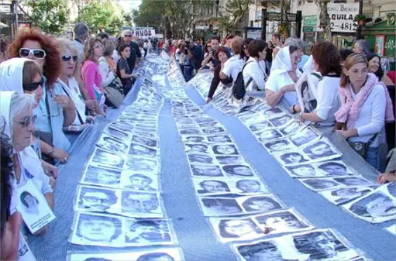 Abuelas de Plaza de Mayo