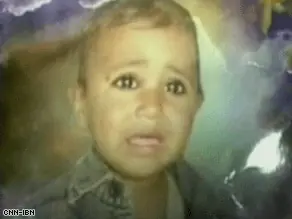 Rescatan a una niña en la India que estuvo unas 27 horas de