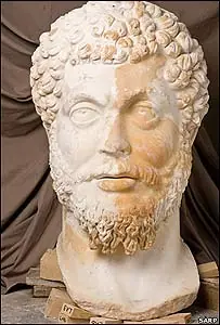 Colosal hallazgo,descubren gran estatua romana