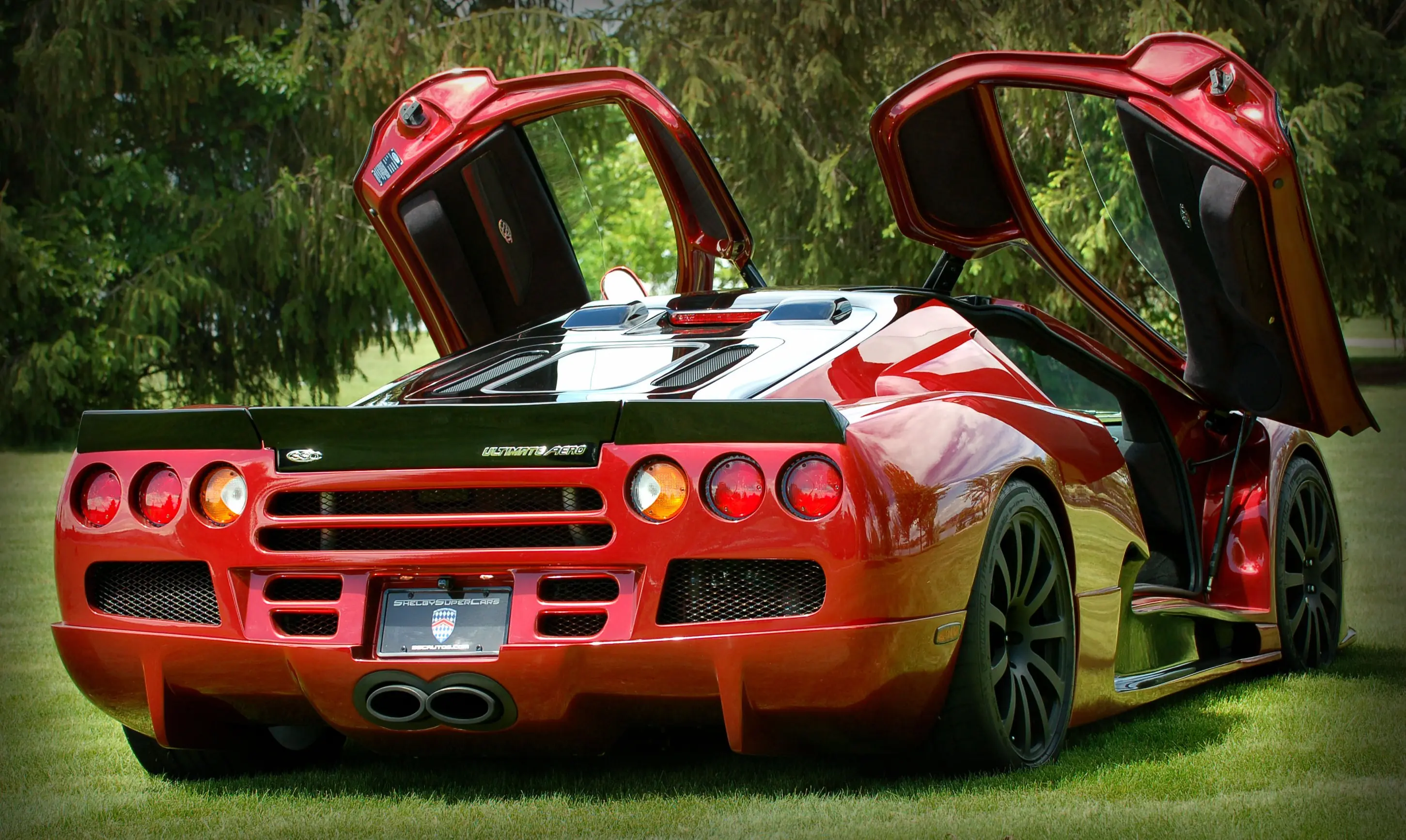 SSC ultimate aero 413km/h...