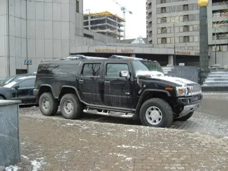 Hummer H6, el H2 de 6 ruedas en Rusia