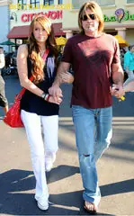 Miley Cyrus se divorciaria de sus padres