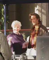 ¿Quien es la vieja del final del 5x02 de Lost?