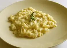 Macarrones con leche pasta queso rallado ravioles tallarines