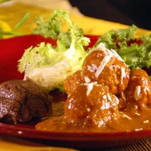 Albóndigas de pollo en salsa verde