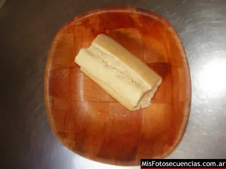 Brusquetas con pasta de aceitunas y roquefort