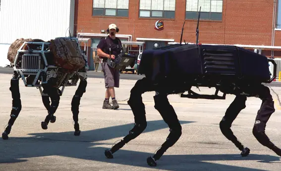 El primer robot cuadrúpedo ya se entrena con soldados de EE
