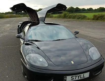 Limosina Ferrari 360 Modena.