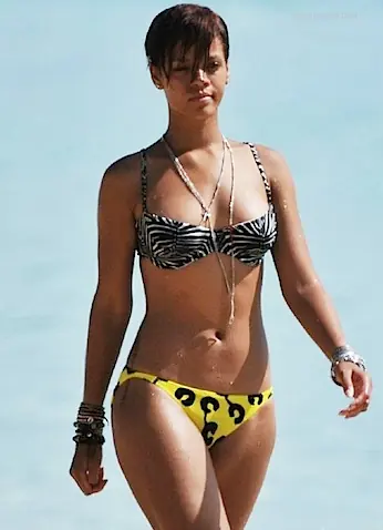 rihanna-umbrella parodia.. me pudo el primero