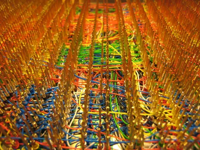 Hombre hace CPU de 8 bits a mano