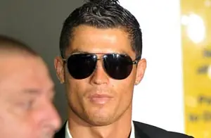 Cristiano Ronaldo de fiesta con dos amigas