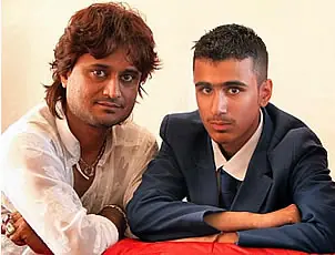 Lo Suspenden del colegio por tener bigote