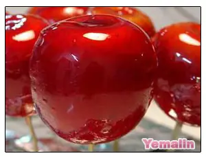 manzanas acarameladas con relleno de dulce de leche.