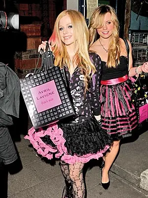 Avril Lavigne ya tiene nueva fragancia: Black Star