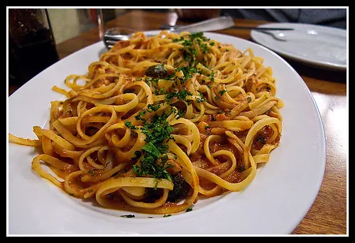Tallarines con Salsa de Aceitunas y Oporto