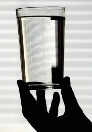 ¿El agua de un vaso se evaporaría o se congelaría? Espaci