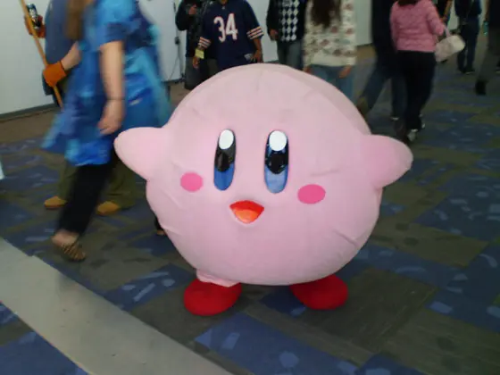 Muy Buen cosplay de Kirby.