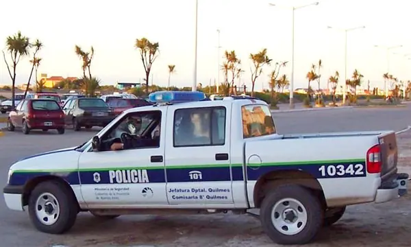 Un policía bonaerense arriesga su vida por $7 la hora
