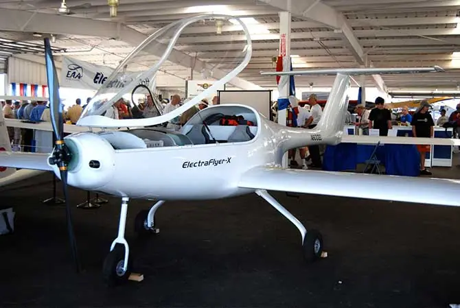 Avión eléctrico para dos personas