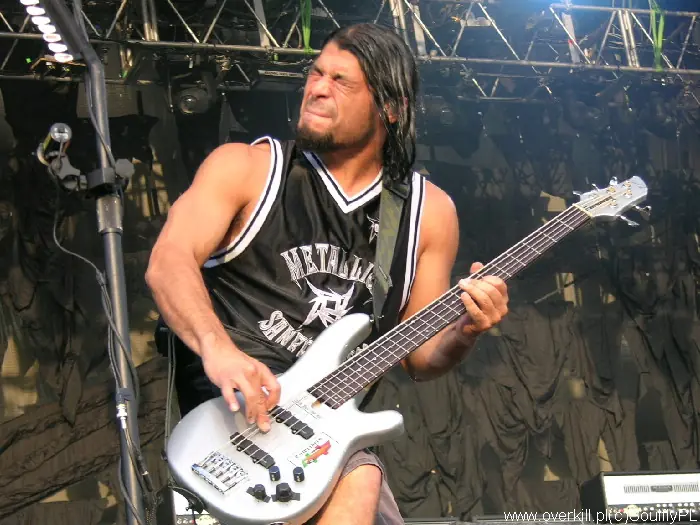 Robert trujillo entra i agarra kura!