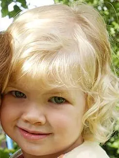 Niña de dos años tan inteligente como Stephen Hawking