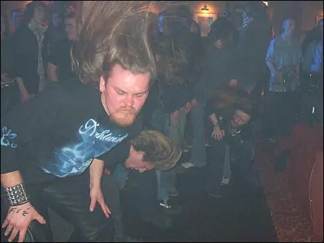 Los Metaleros Bailan?