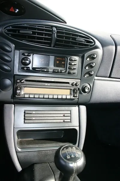 Instalación sistema de navegacion en Porche Boxter S