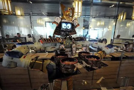 Robot Sirve la comida en restorante impresionante mas videos