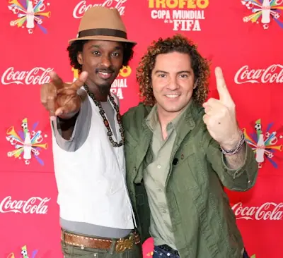 Cancion Oficial Del Mundial 2010 + Yapa (mascota)