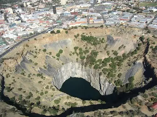 agujeros en la tierra imagenes