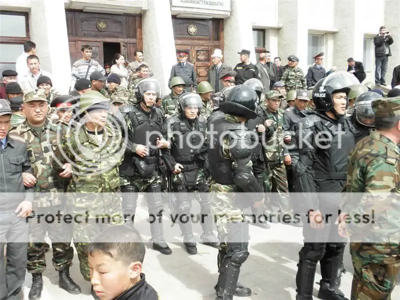 Protestas en Kirguistán alcanzan un alto grado de violencia