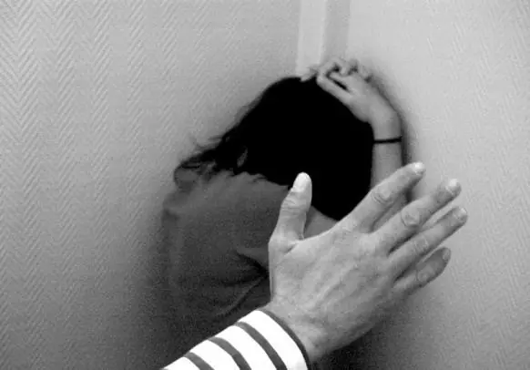 Maltrato domestico,Mujeres