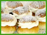 postres y masitas muy ricos