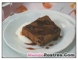 Tarrina de cerezas y chocolate
