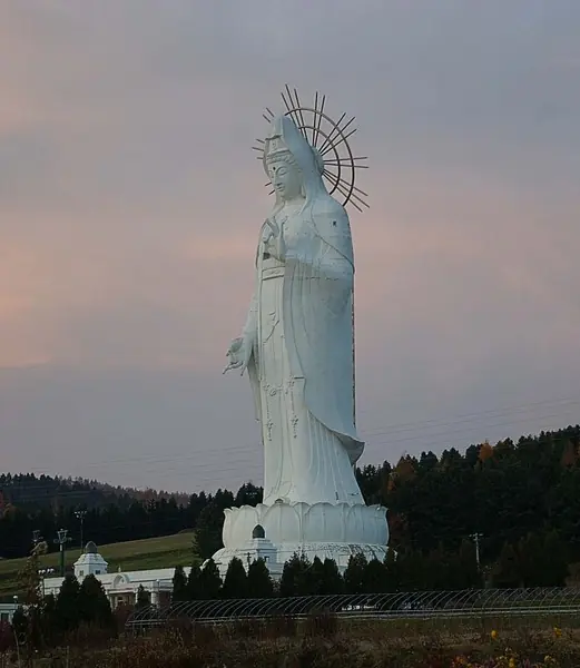 Las Estatuas Mas Grandes Del Mundo... IM-PRE-SIO-NAN-TE
