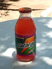Como aser que un huevo entre en una botella de gatorade