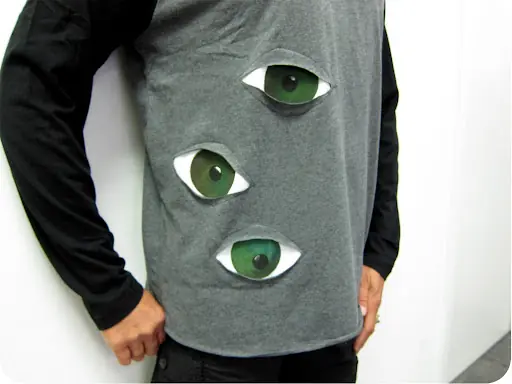 remera con ojos