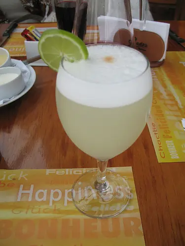 Pisco Sour trago peruano barman