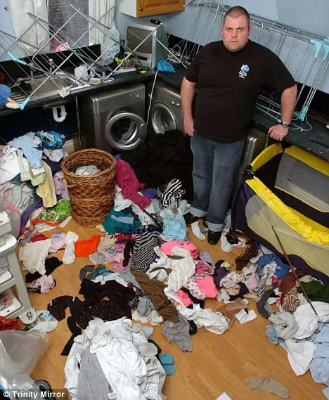 Organizó una fiesta en facebook y mira como quedo la casa