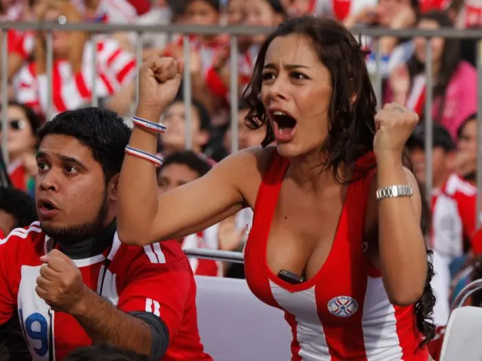 Larissa Riquelme Cumplio...