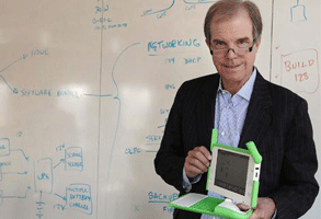 Negroponte cree que Twitter es una moda pasajera