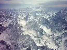 La Cordillera de los Andes se angosta y crece un poco más