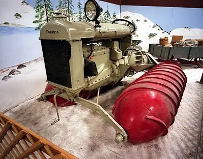 Raro y antiguo Tractor de nieve ( año 1929 )