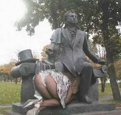 Las 20 fotos más graciosas y pervertidas con estatuas
