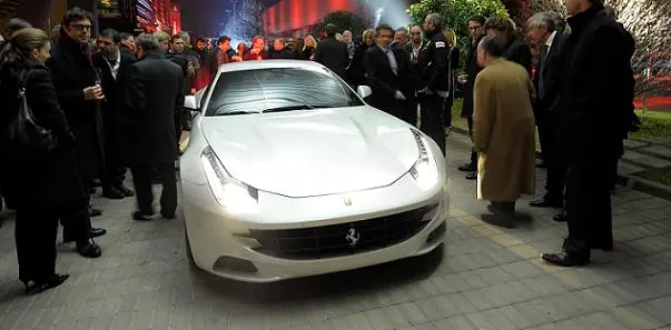 Dos videos: la Ferrari FF, y por Tierra del Fuego