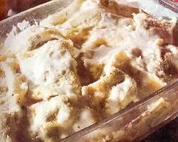 Ravioles caseros de espinaca bañados con salsa blanca: